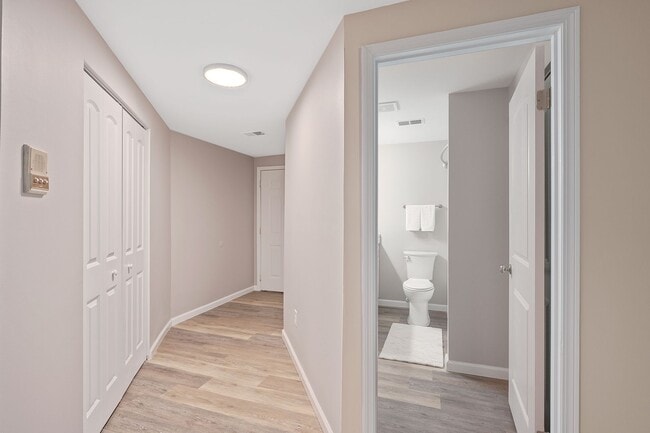Photo - 860 East