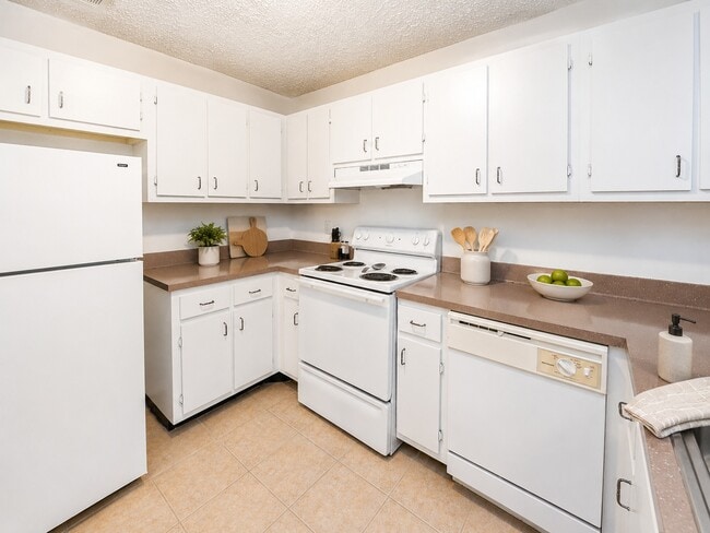 Photo - Reserve at Lake Pointe Apartments and Townhomes