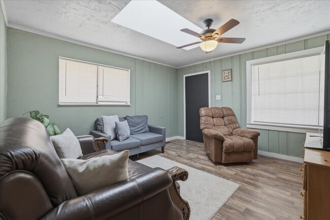 Building Photo - 290 E 4th S Unit SI ID1492770P