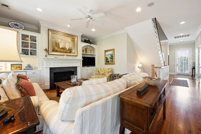 Photo - 190 Whiting Ln Unit SI ID1465810P