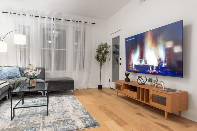 Building Photo - 618 W Patterson Ave Unit ID1354353P