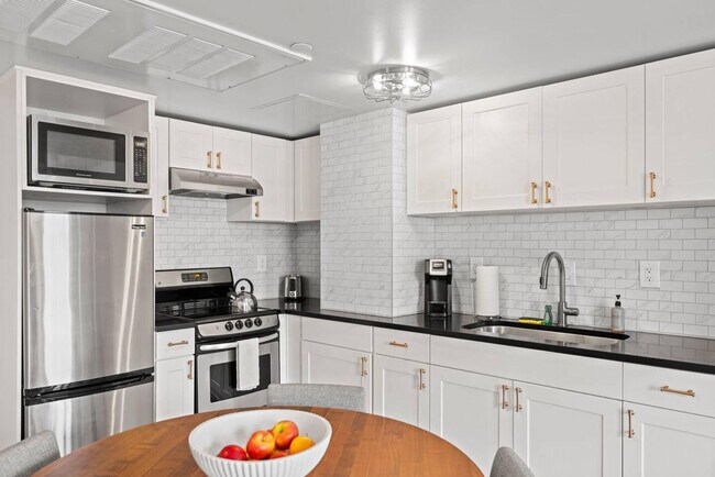 Photo - 231 College St Unit SI ID1016706P