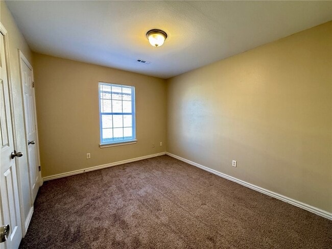 Photo - 300 Graystone Cir