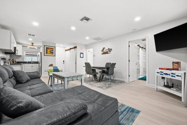 Photo - 1019 SE 40th St Unit ID1334306P