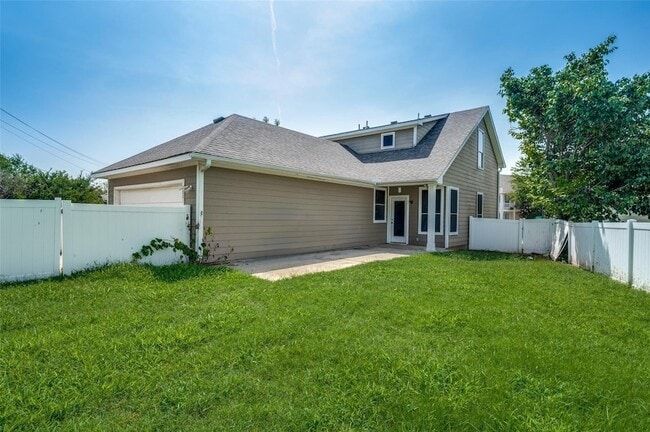 Photo - 9801 Cedarcrest Dr