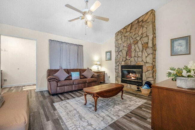 Building Photo - 1870 Mary Ellen Dr Unit ID1319924P