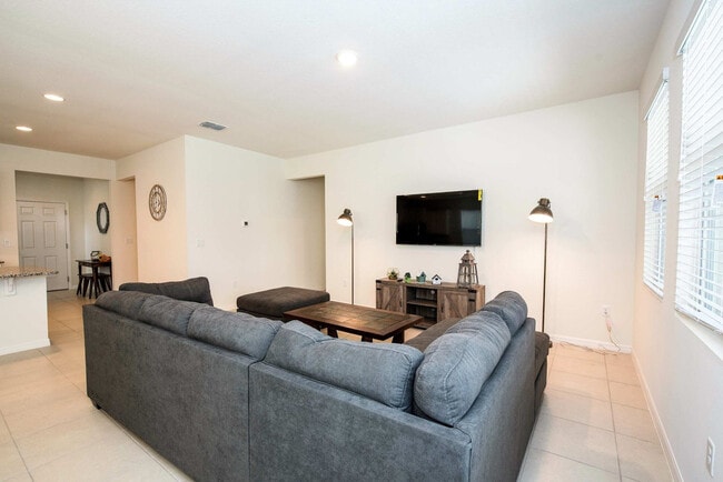 Photo - 5277 Oakbourne Ave Unit SI ID1263237P