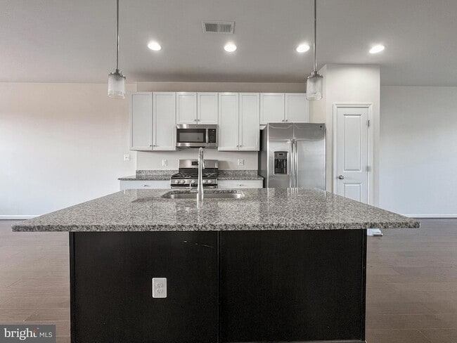 Photo - 439 Foxglove Way