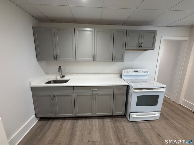 Photo - 170 N State St