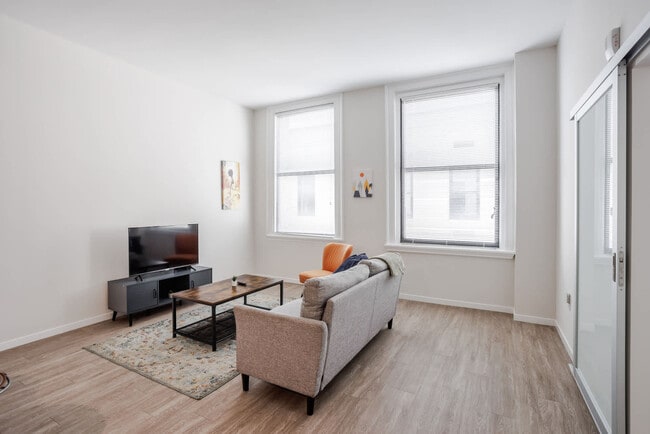 Building Photo - 9-JAN-JAN E 4th St Unit ID1222847P