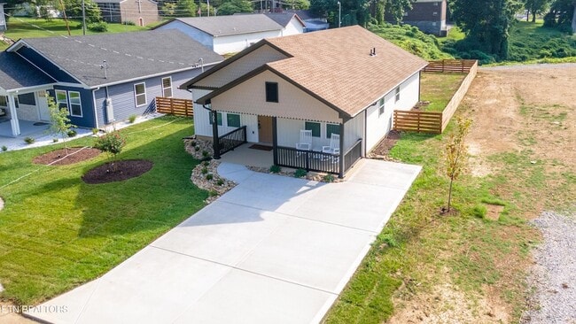 Photo - 205 Kingwood Rd