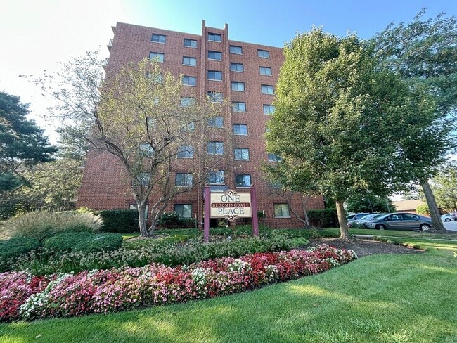 Building Photo - 1 Bloomingdale Pl Unit 404