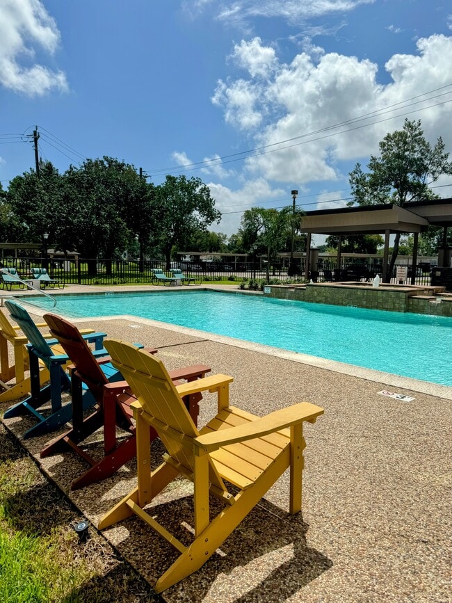 Building Photo - Clear Lake Place