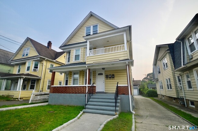Building Photo - 807 Brewster St Unit 809