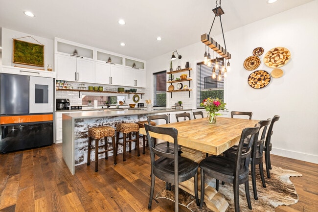 Photo - 510 SE Tourmaline Mews Unit ID1221914P