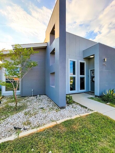 Building Photo - 2375 Oak Breeze Cir