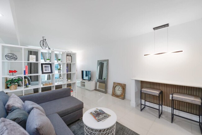 Photo - 1 SE 12th St Unit SI FL21-ID1022205P