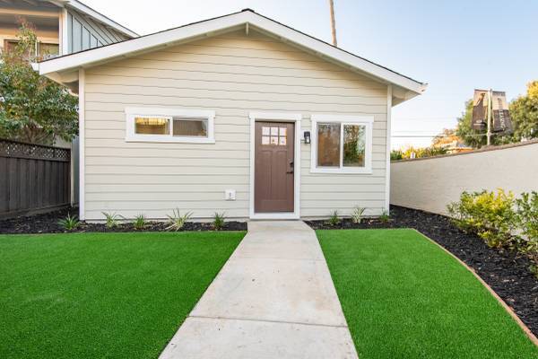 Photo - 678 Bellflower