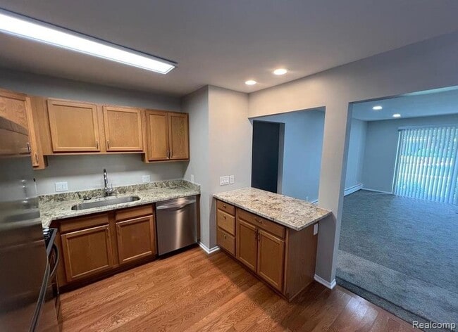 Photo - 2445 Torquay Ave Unit 112