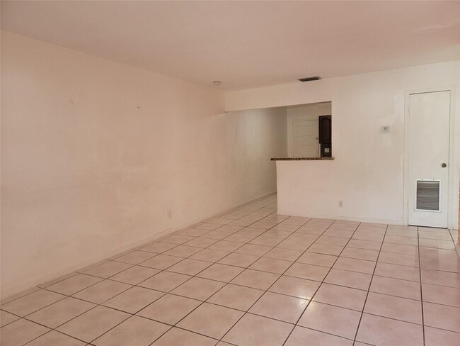 Photo - 410 SW 11th Ave