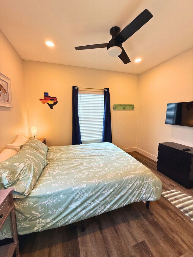 Photo - 107 N Commercial St Unit SI FL1-ID1579506P