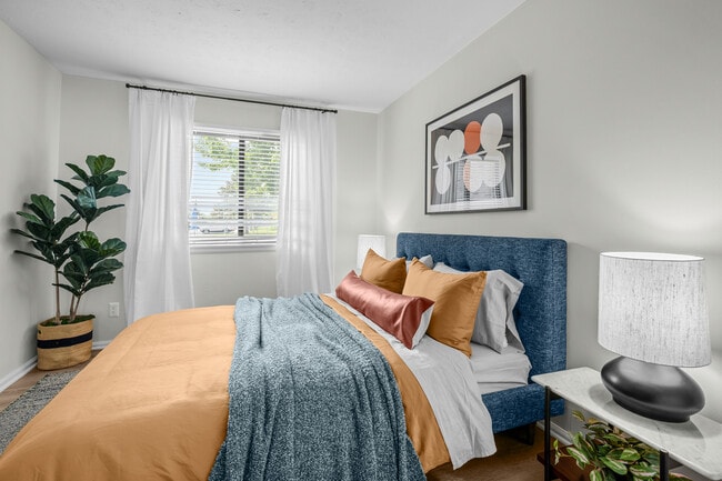 Primary Bedroom - Platinum Interior - Port Crossing Apartments