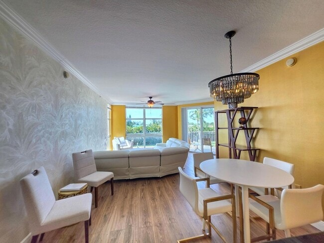 Photo - 806 E Windward Way Unit 323
