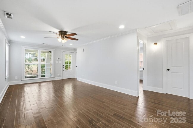 Photo - 2830 Hilliard Dr