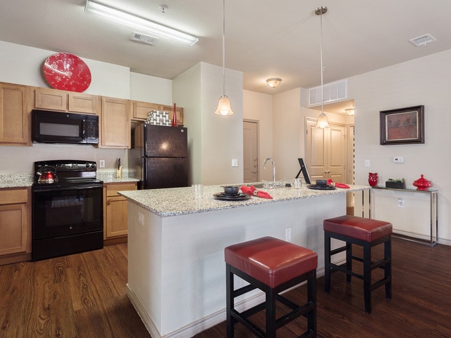 2BR, 2BA - 1,075SF - Kitchen - Anatole at City View