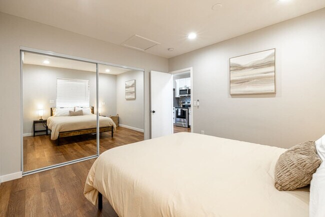 Photo - 4349 Oxford St Unit SI ID1496400P