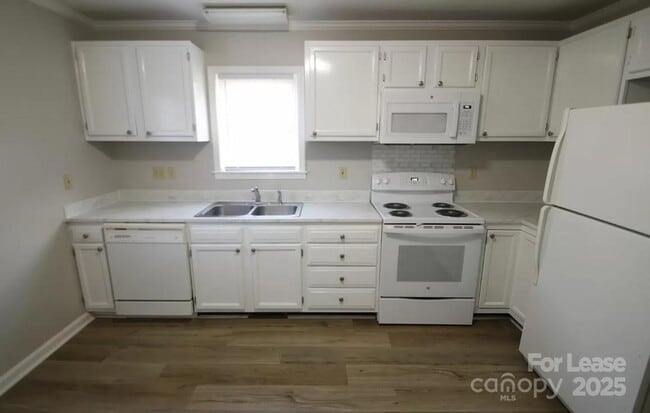 Photo - 90 Akron Ave