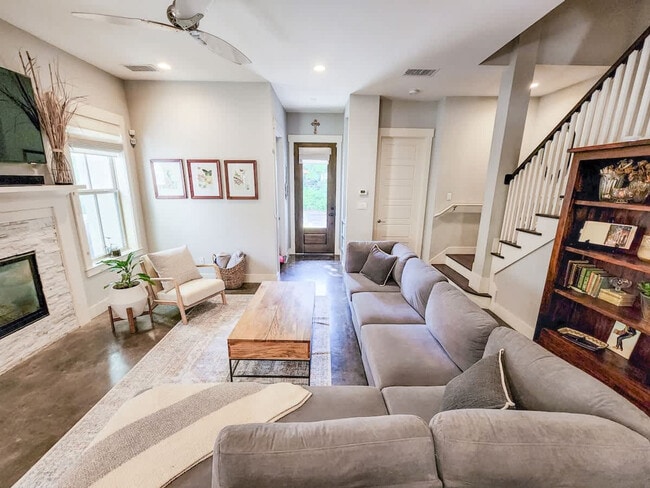 Photo - 803B Dawson Rd Unit ID1347459P