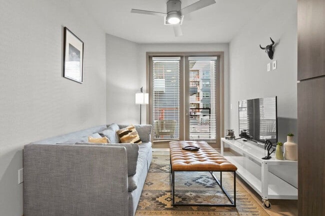 Building Photo - 400 N 2nd Ave Unit ID1014582P