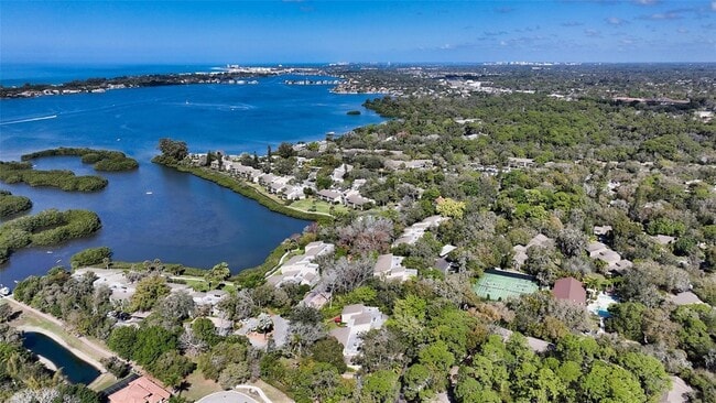 Building Photo - 1601 Pelican Point Dr Unit 215