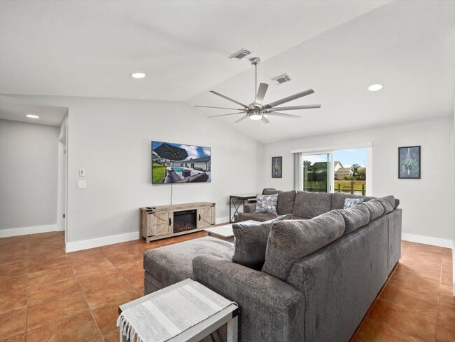 Building Photo - 2 Cedar Ct Unit ID1261623P