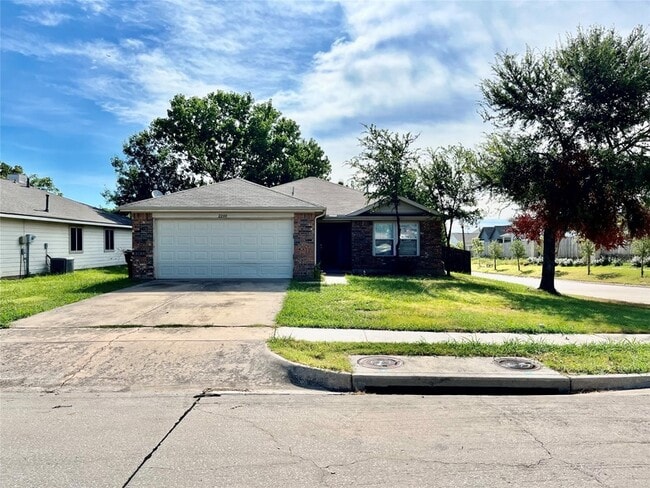 Photo - 2200 Lookout Ln