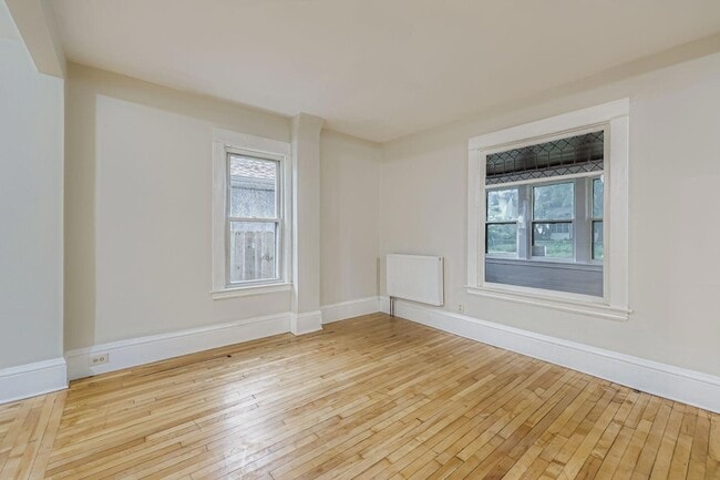 Photo - 2939 Russell Ave N