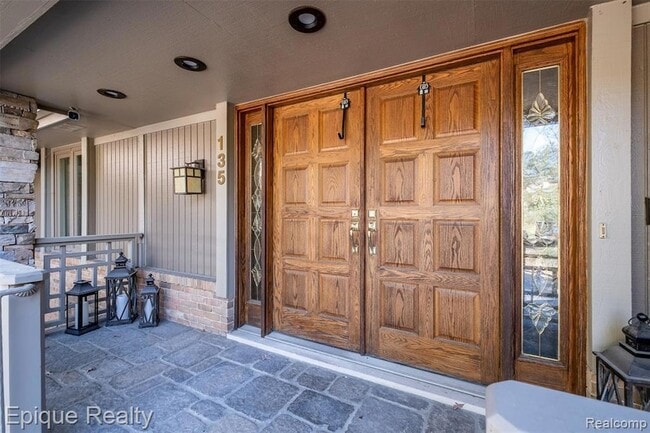 Photo - 135 W Hickory Grove Rd