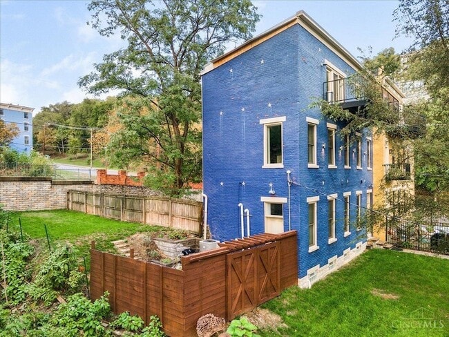 Photo - 320 Seitz St