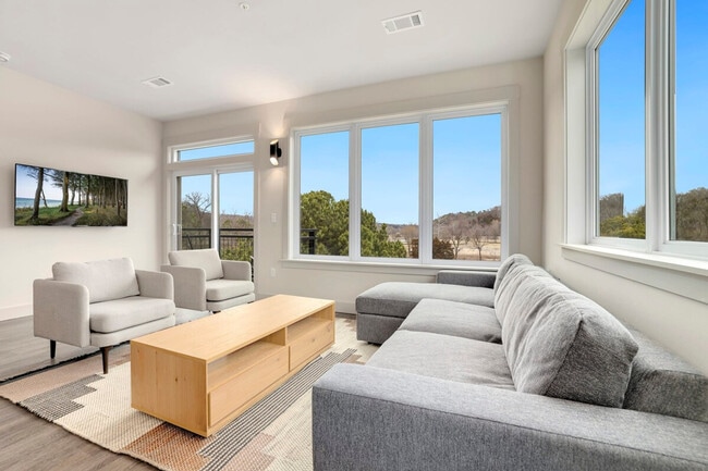 Building Photo - 10 Riordan Rd Unit ID1221869P