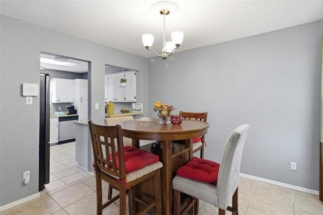 Photo - 2410 Buttercup Cir