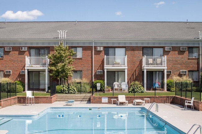 Pool - Princeton Green Apartments