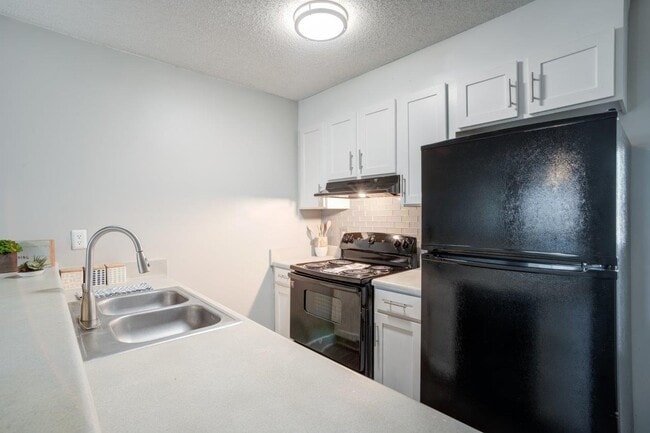 Building Photo - 1022 West Apartment Homes