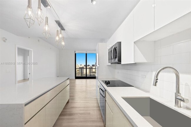 Building Photo - 101 Diplomat Pkwy Unit 1004