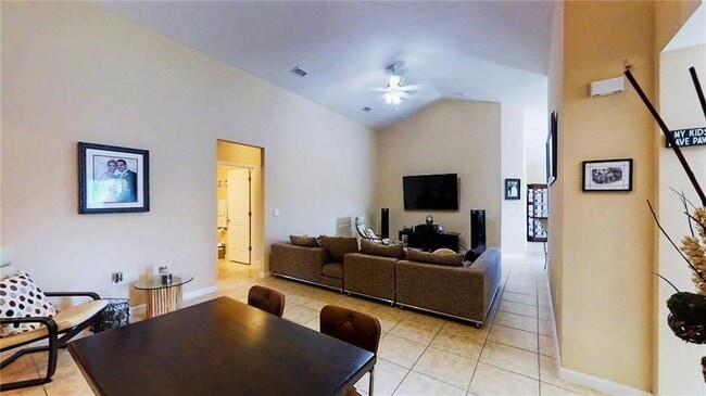 Photo - 1296 Lexington Manor SW