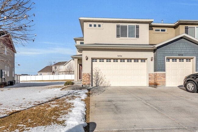Building Photo - 3234 W Desert Lily Dr