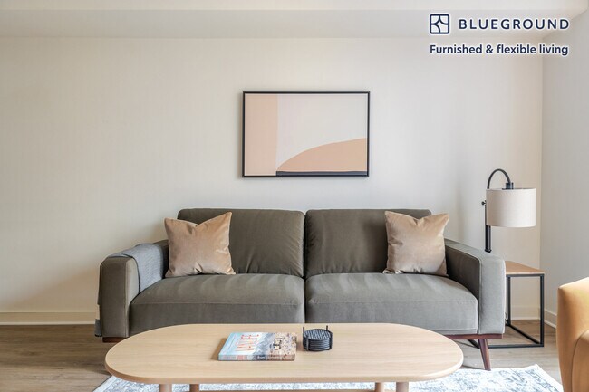 Photo - 362 Bellevue Way NE Unit SI FL2-ID1002