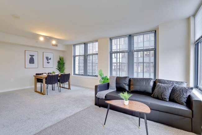 Building Photo - 550 14th St S Unit FL10-ID1022424P