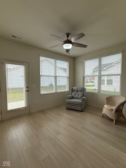 Photo - 4879 Larkspur Dr