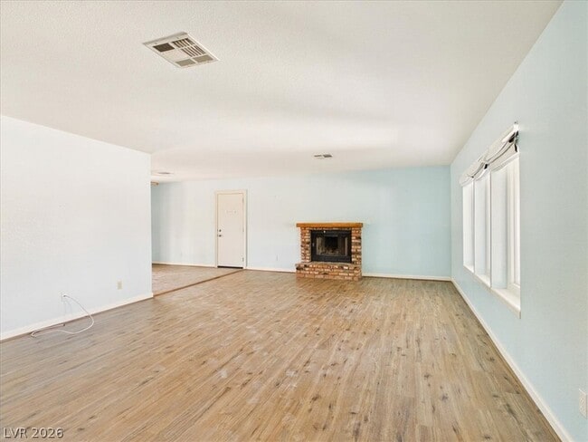 Photo - 881 E Calvada Blvd